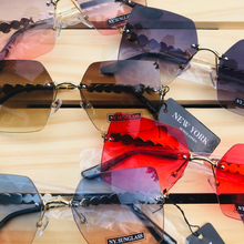 Load image into Gallery viewer, Summer Bae shades
